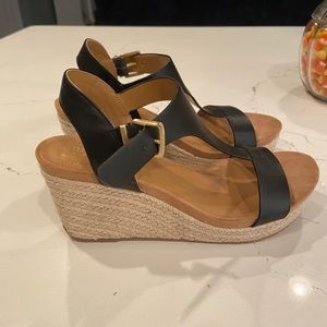 Kenneth Cole Reaction black wedge sandals size 8